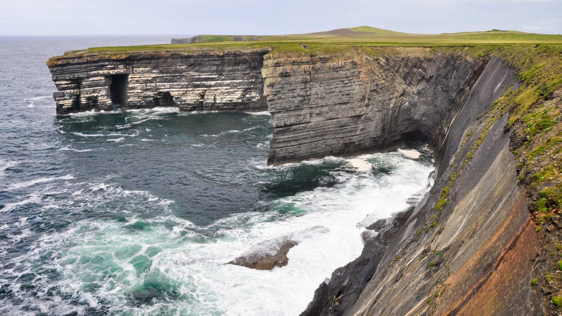 Best photo hikes in Ireland – scenic coastal trail